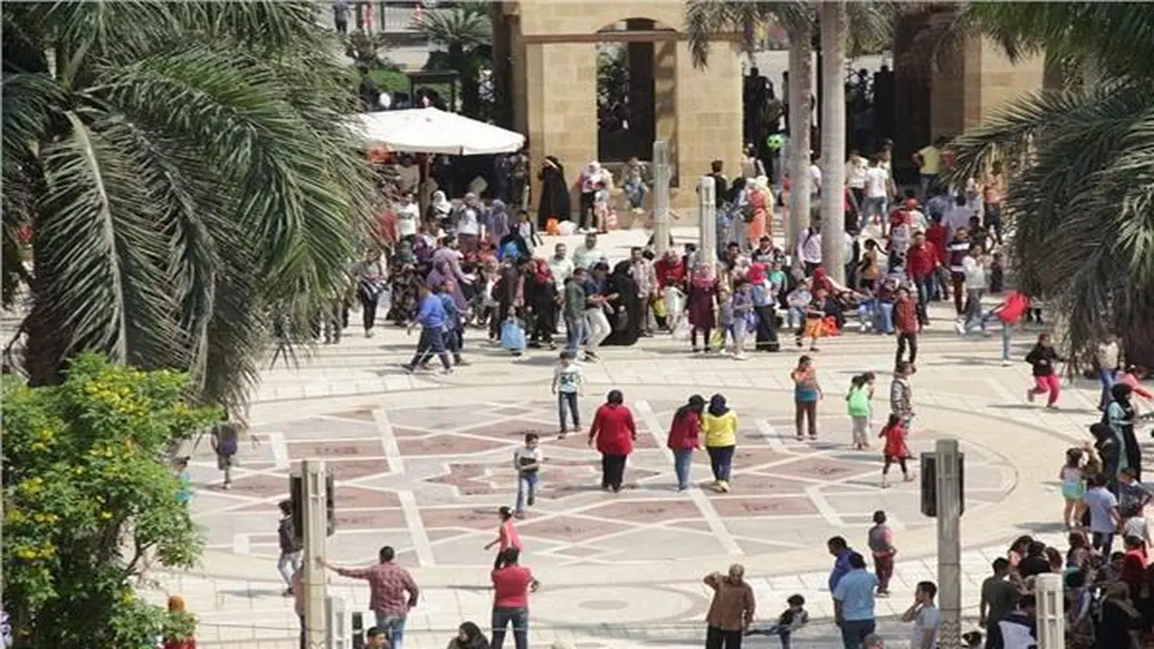 تزايد إقبال الأجانب على حديقة الأزهر في ثاني أيام عيد الفطر